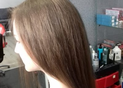 elegantný dámsky strih dlhé vlasy