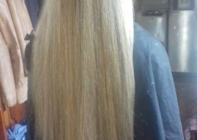 farbenie dlhých blond vlasov